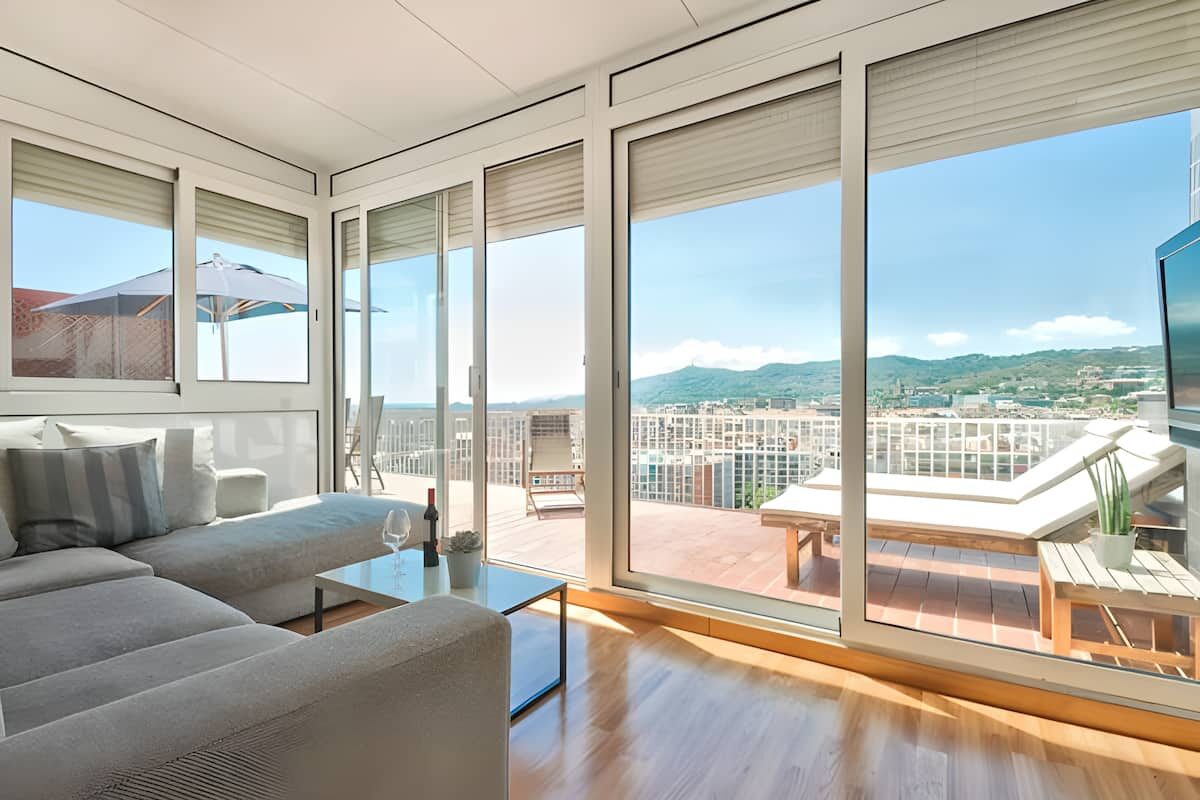 Terraza con vistas a Barcelona · 2 hab