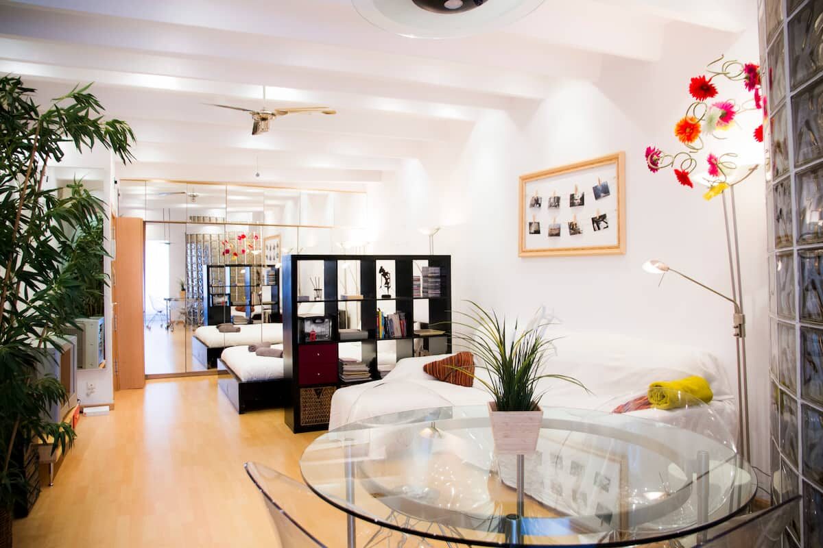 Estudio sereno con vistas al jardín · Gràcia