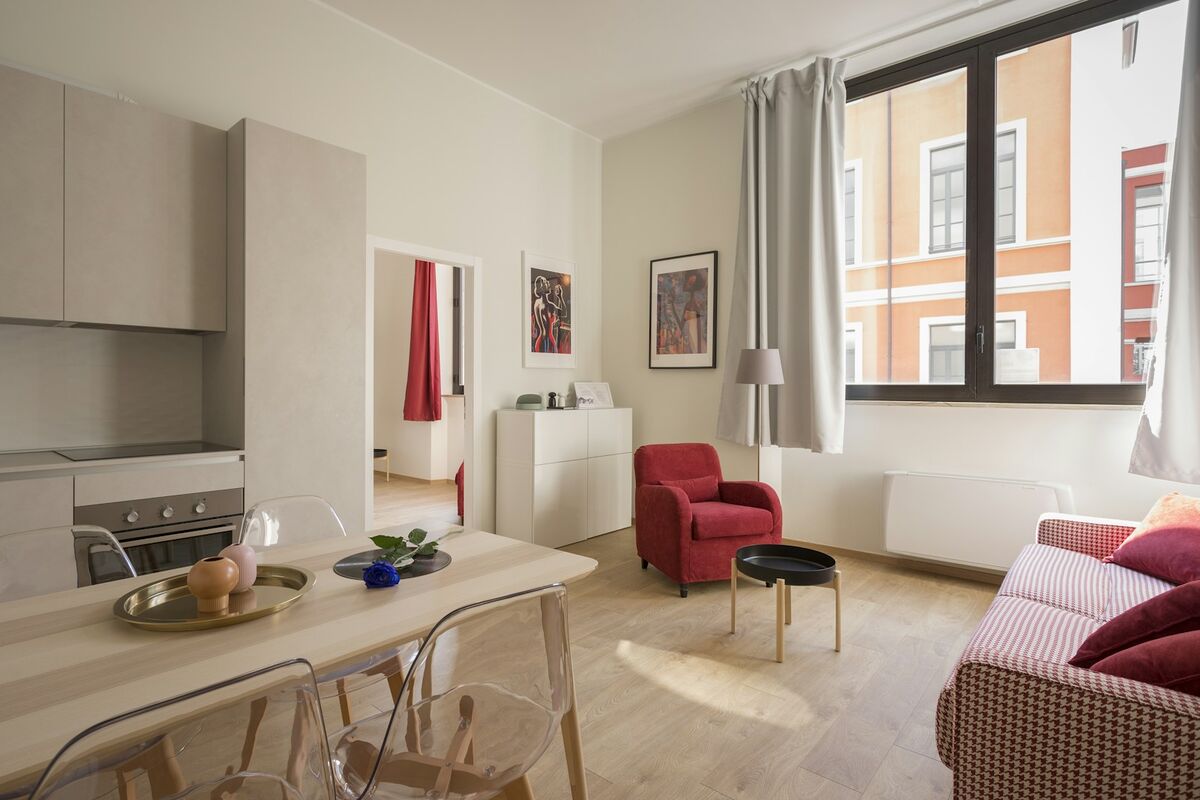 Appartements meublés, équipés et conformes à la réglementation. Votre locataire entre et reste 1, 3 ou 11 mois.